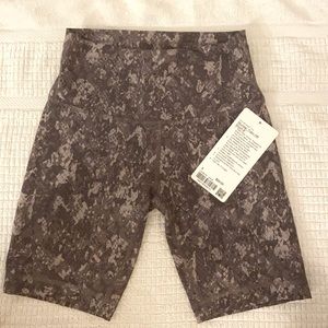 Lululemon Wunder Train High-Rise Short 8" size 6. New
